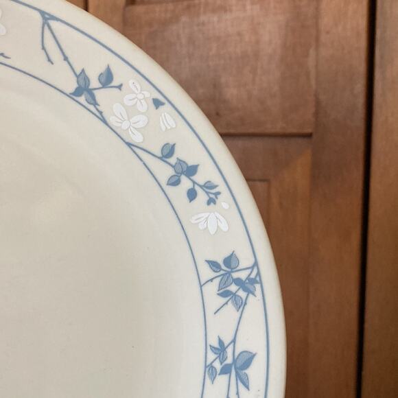 Vintage Corelle “First of Spring” Dinner Plates, Set of 4 - Picture 4 of 9